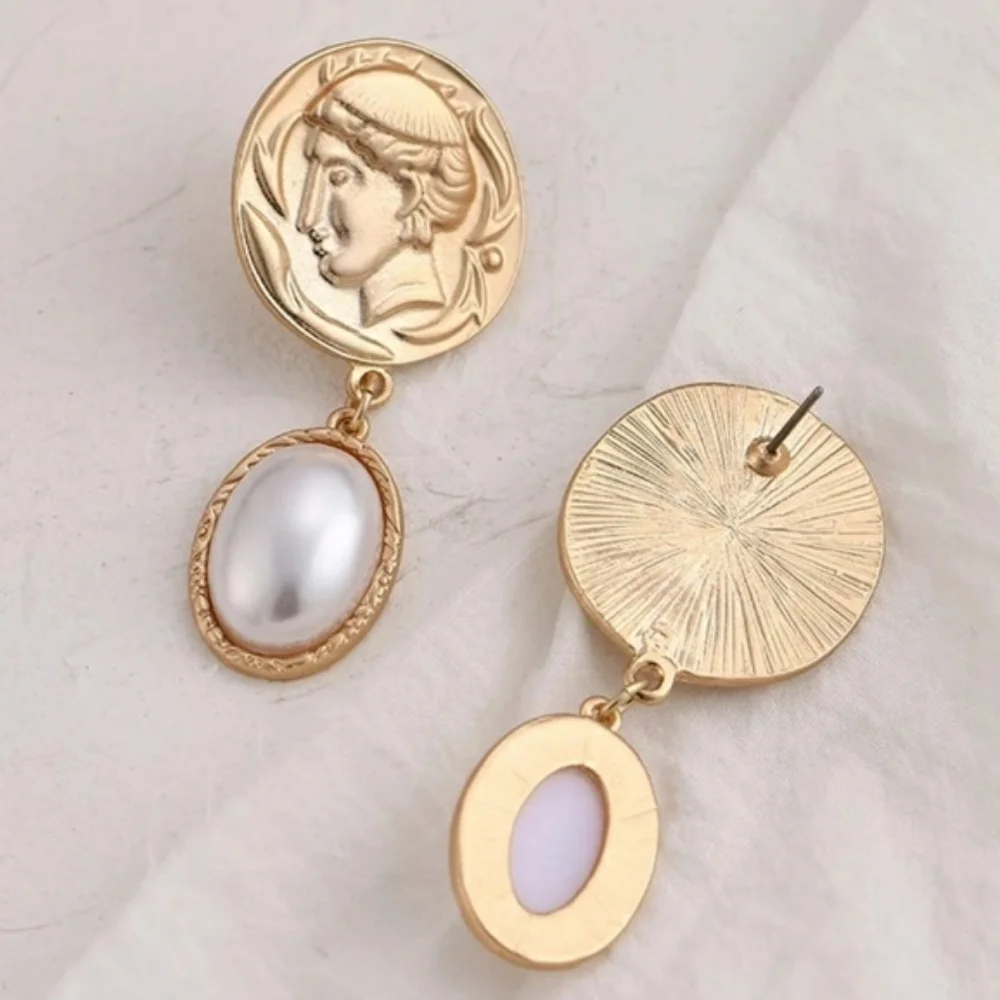 Chic Gold Vintage Portrait Pearl Coin Dangle Earrings